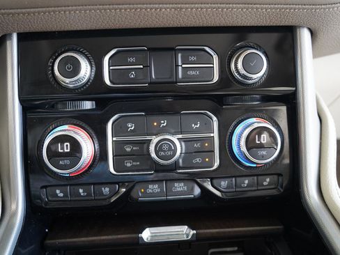 Used 2021 GMC Yukon Denali w/ Denali Premium Package AWD/4WD image 21