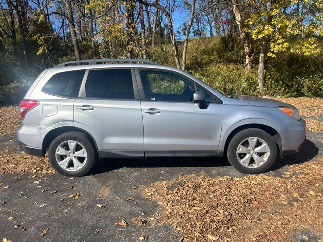 Used 2015 Subaru Forester 2.5i Premium AWD/4WD image 2