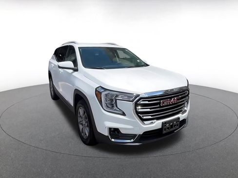 Used 2024 GMC Terrain SLT AWD/4WD image 3