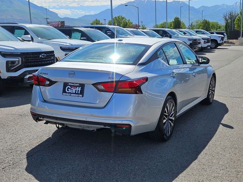 Used 2023 Nissan Altima 2.5 SV FWD image 3