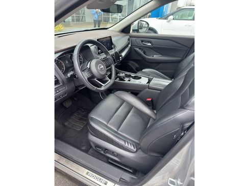 Used 2022 Nissan Rogue SV w/ SV Premium Package image 9