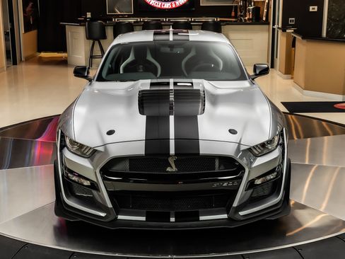 Used 2020 Ford Mustang Shelby GT500 w/ Carbon Fiber Track Pack RWD image 8