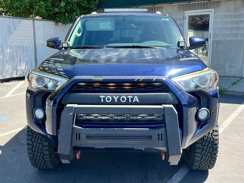 Used 2017 Toyota 4Runner SR5 AWD/4WD image 2