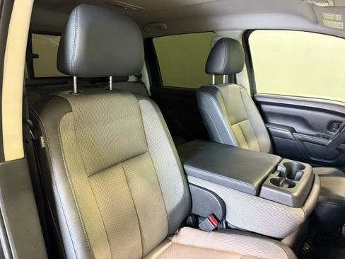 Used 2019 Nissan Titan S image 26