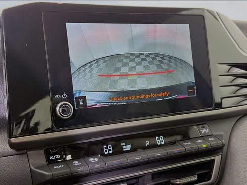 Used 2025 Toyota Camry LE image 17