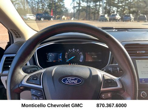 Used 2020 Ford Fusion SE image 11