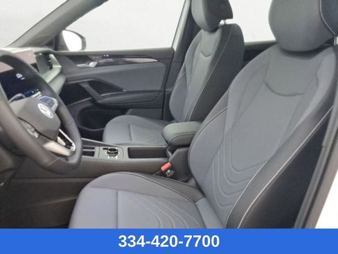 New 2026 Volkswagen Tiguan SE R-Line image 12