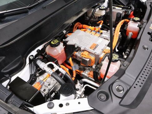 Used 2022 Chevrolet Bolt EUV LT w/ Driver Confidence Package image 14