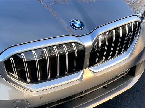 Certified 2026 BMW i5 eDrive40 w/ Premium Package RWD image 30