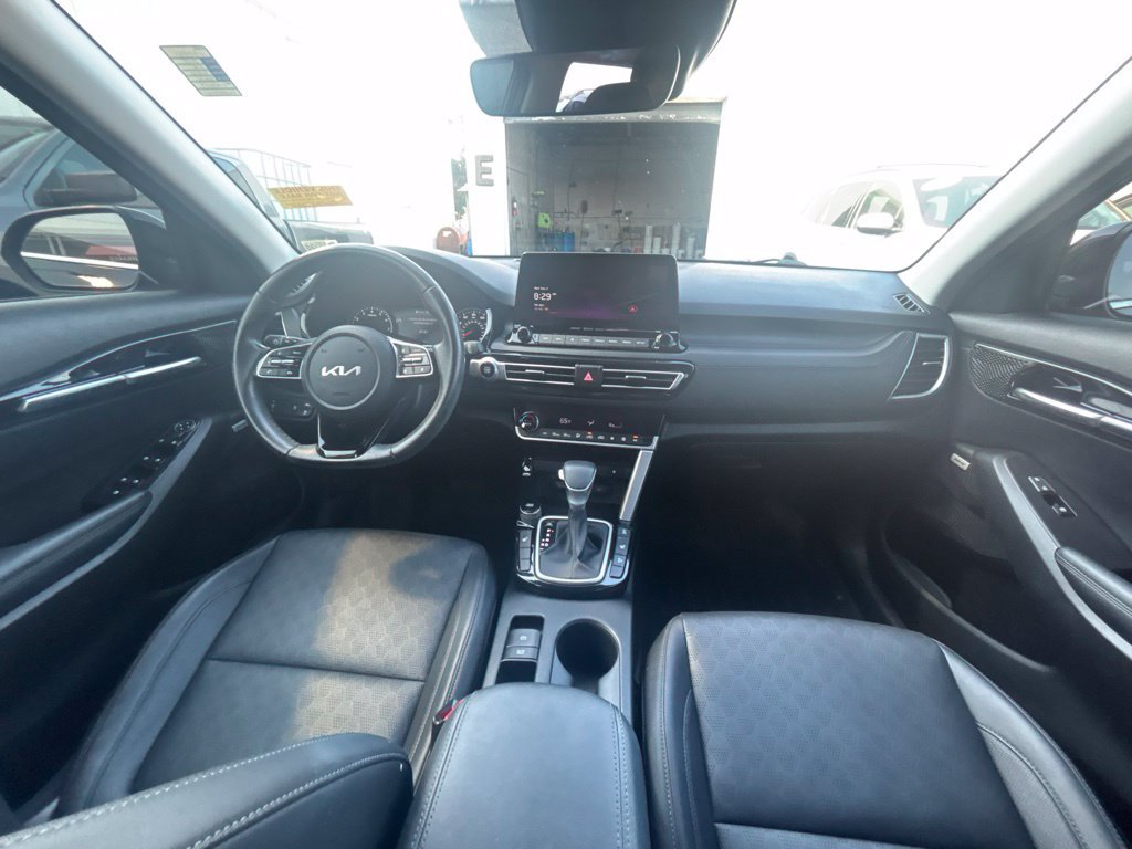 Certified 2023 Kia Seltos SX w/ SX Sunroof Package AWD/4WD image 19