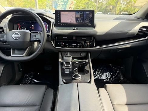 Used 2025 Nissan Rogue SL AWD/4WD image 13