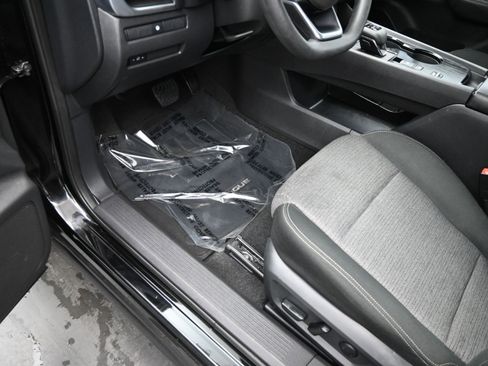 Used 2022 Nissan Rogue SV image 11