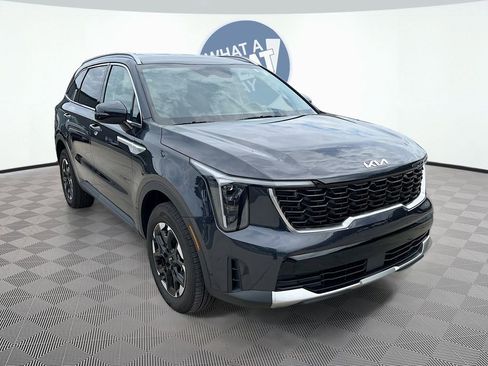 Certified 2025 Kia Sorento S AWD/4WD image 3