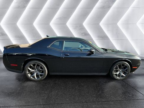 Used 2019 Dodge Challenger SXT w/ Plus Package image 4
