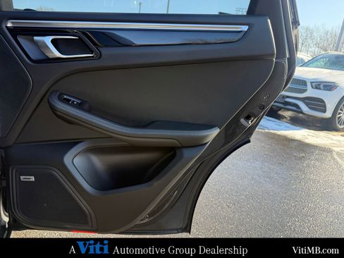 Used 2020 Porsche Macan image 26