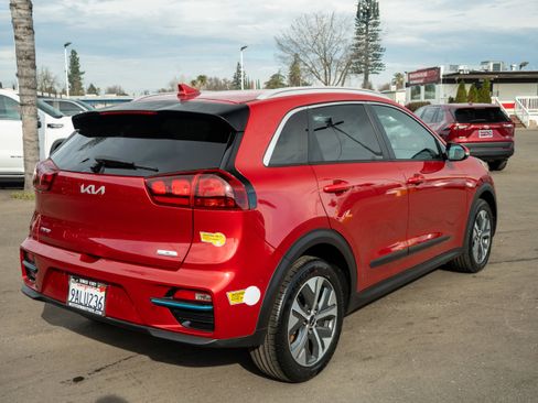 Used 2022 Kia Niro EX image 12