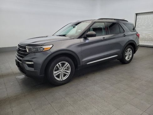 Used 2024 Ford Explorer XLT w/ Equipment Group 202A image 2