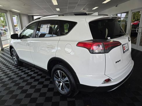 Certified 2018 Toyota RAV4 XLE AWD/4WD image 5