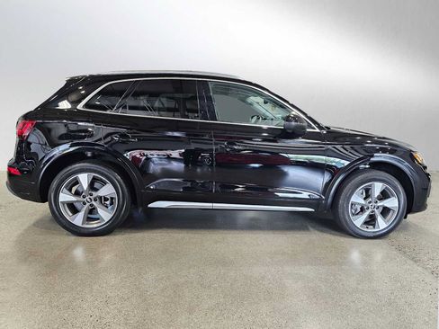 Used 2023 Audi Q5 2.0T Premium Plus w/ Premium Plus Package AWD/4WD image 2