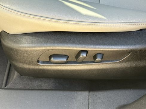 Used 2023 Cadillac XT4 Luxury w/ Cold Weather Package FWD image 15