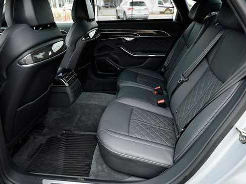 Certified 2025 Audi S8 4.0T image 32