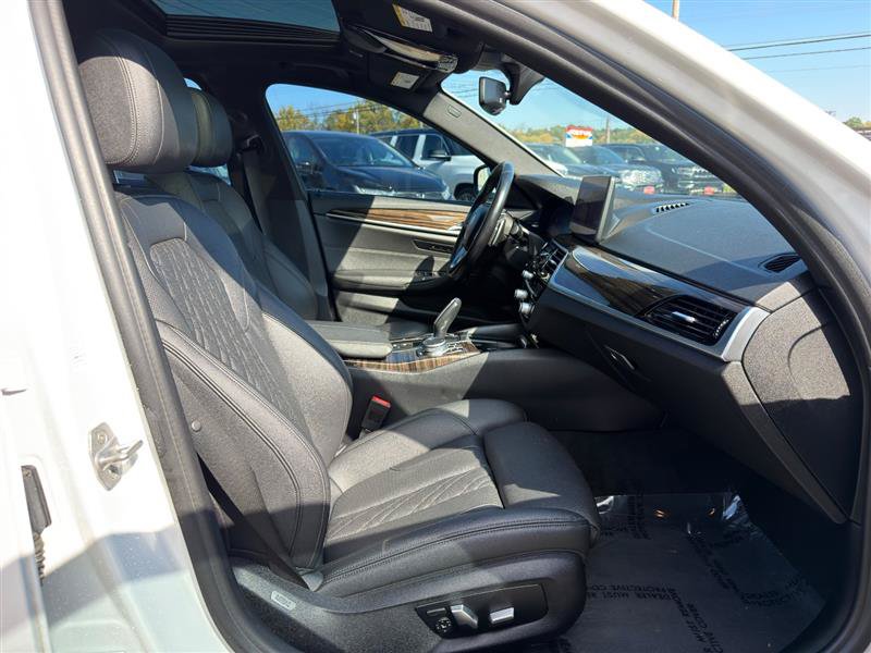 Used 2021 BMW 530i w/ Convenience Package RWD image 30