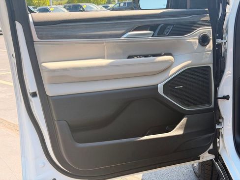 Used 2024 Jeep Wagoneer Series II w/ Flexible Seating Group RWD image 25