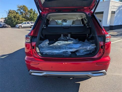 New 2025 Mitsubishi Outlander SE image 30