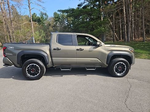 Used 2025 Toyota Tacoma TRD Off-Road w/ TRD Off Road Premium Package AWD/4WD image 6