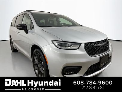 Used 2023 Chrysler Pacifica Limited w/ S Appearance Package