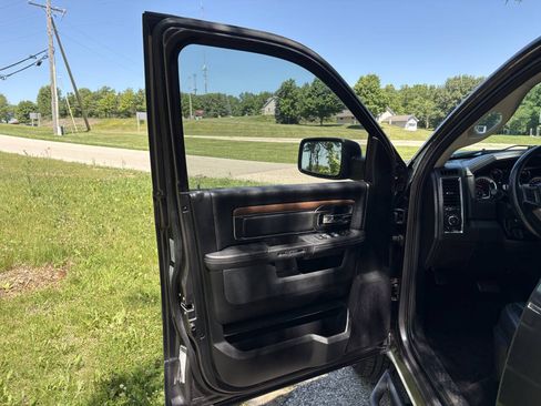 Used 2017 RAM 1500 Laramie w/ Convenience Group AWD/4WD image 10