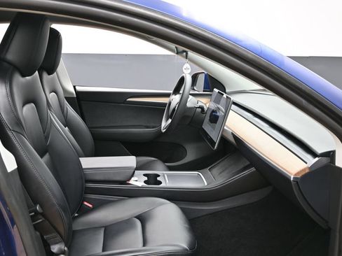 Used 2025 Tesla Model Y Long Range RWD image 37