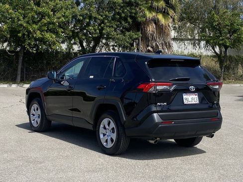 Certified 2025 Toyota RAV4 LE image 40