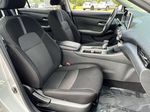 Used 2021 Nissan Sentra SV image 3