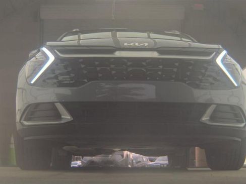 Used 2023 Kia Sportage EX image 3