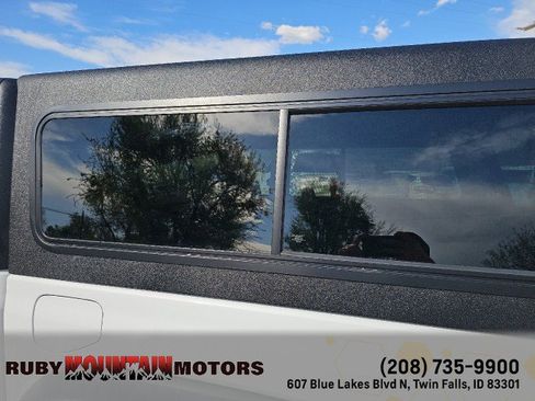 Used 2023 Jeep Gladiator Rubicon w/ Cold Weather Group image 32