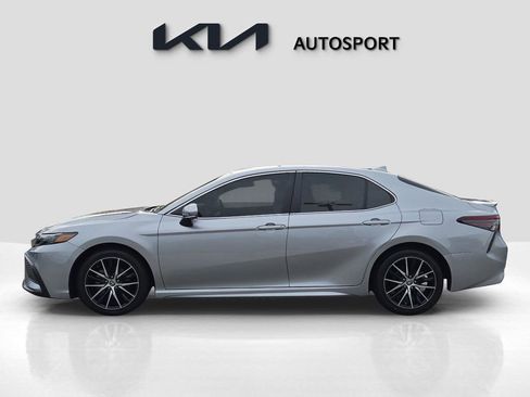 Used 2024 Toyota Camry SE image 13