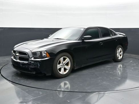 Used 2012 Dodge Charger SE RWD image 3