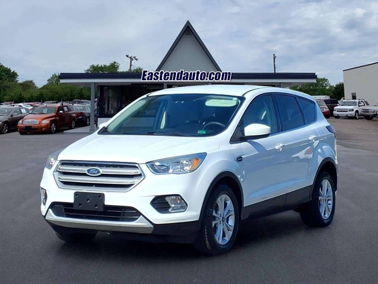 Used 2019 Ford Escape SE FWD image 1