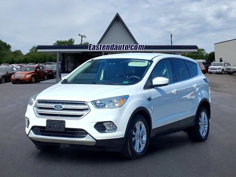 Used 2019 Ford Escape SE FWD image 1