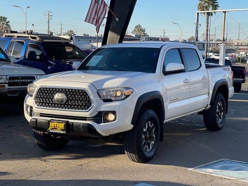 Used 2019 Toyota Tacoma TRD Off-Road w/ Technology Package image 2