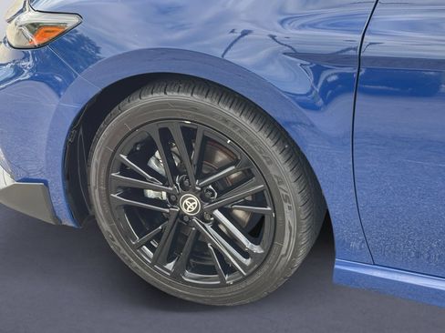 Used 2025 Toyota Camry SE FWD image 9