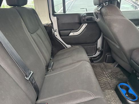 Used 2016 Jeep Wrangler Unlimited Sahara w/ Connectivity Group image 22