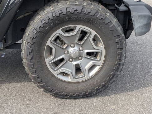 Used 2017 Jeep Wrangler Unlimited Rubicon w/ Connectivity Group image 13