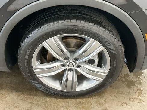 Used 2019 Volkswagen Tiguan SEL Premium AWD/4WD image 5