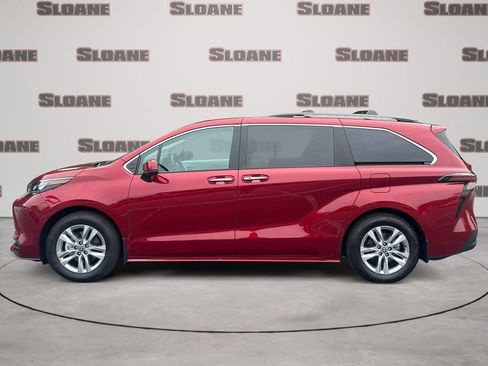 Used 2025 Toyota Sienna XLE w/ XLE Plus Package AWD/4WD image 2