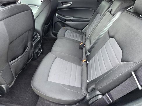 Used 2020 Ford Edge SE image 10