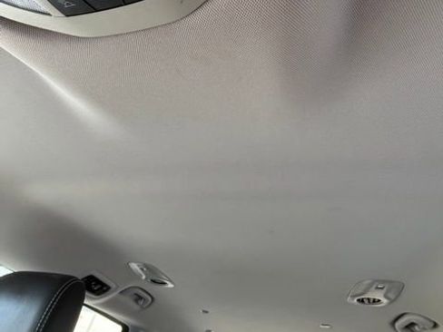 Used 2023 Chrysler Pacifica Touring-L image 17