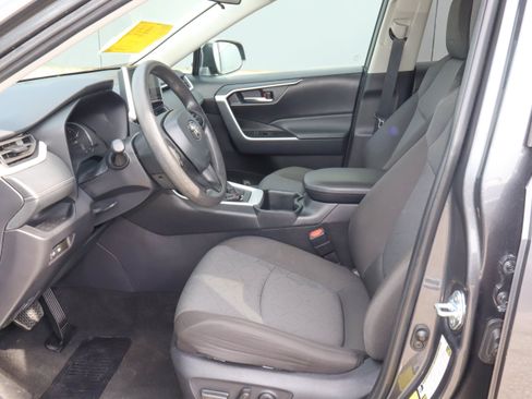 Used 2025 Toyota RAV4 XLE FWD image 7
