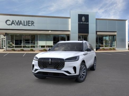 Used 2026 Lincoln Aviator AWD image 2